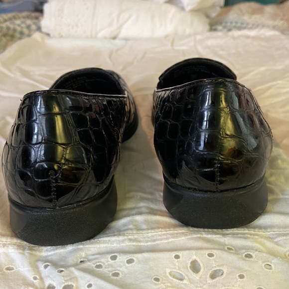 Trotters patent leather alligator-style loafers 8N - Picture 4 of 7